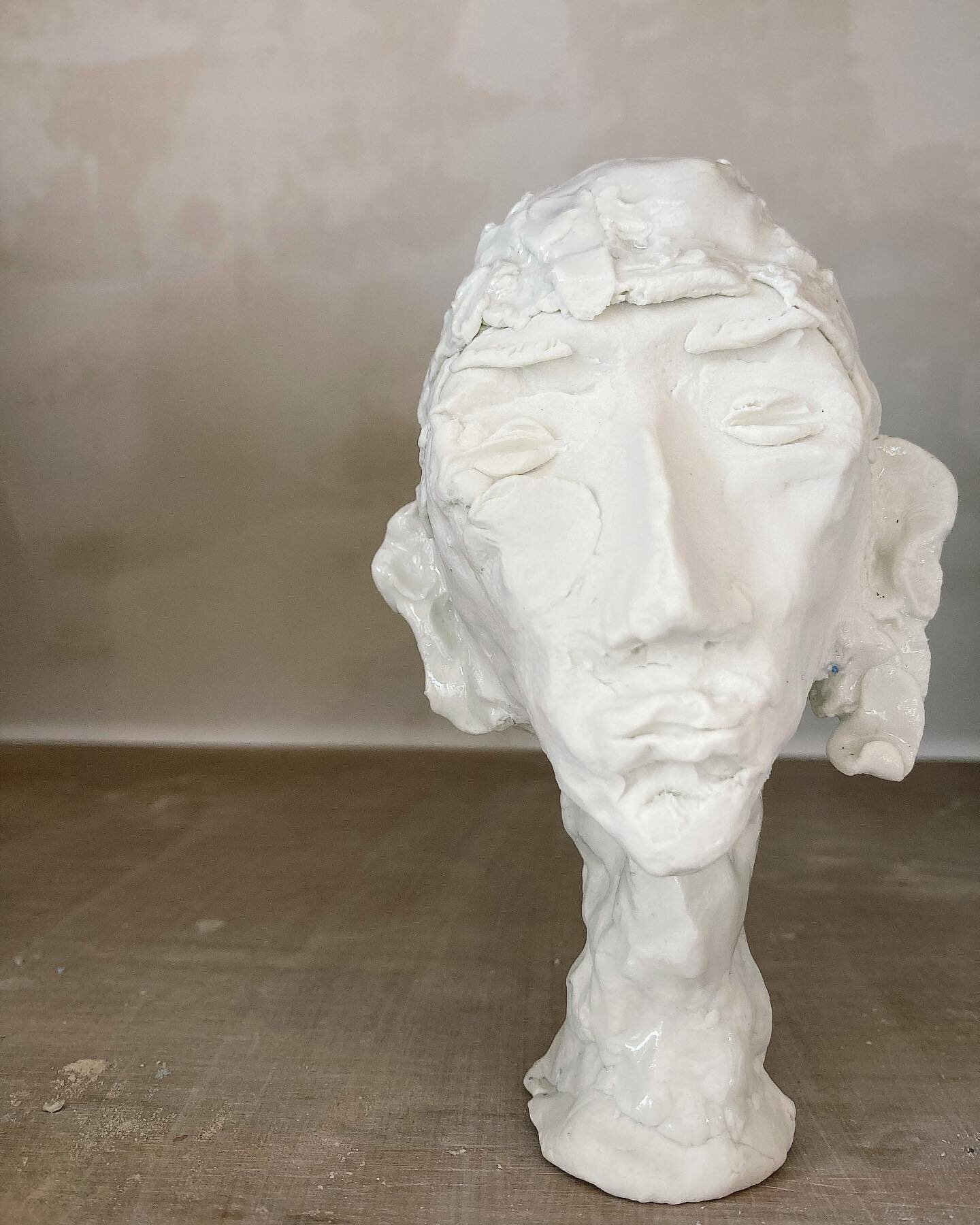 👤 14 cm

#paperclaysculpture