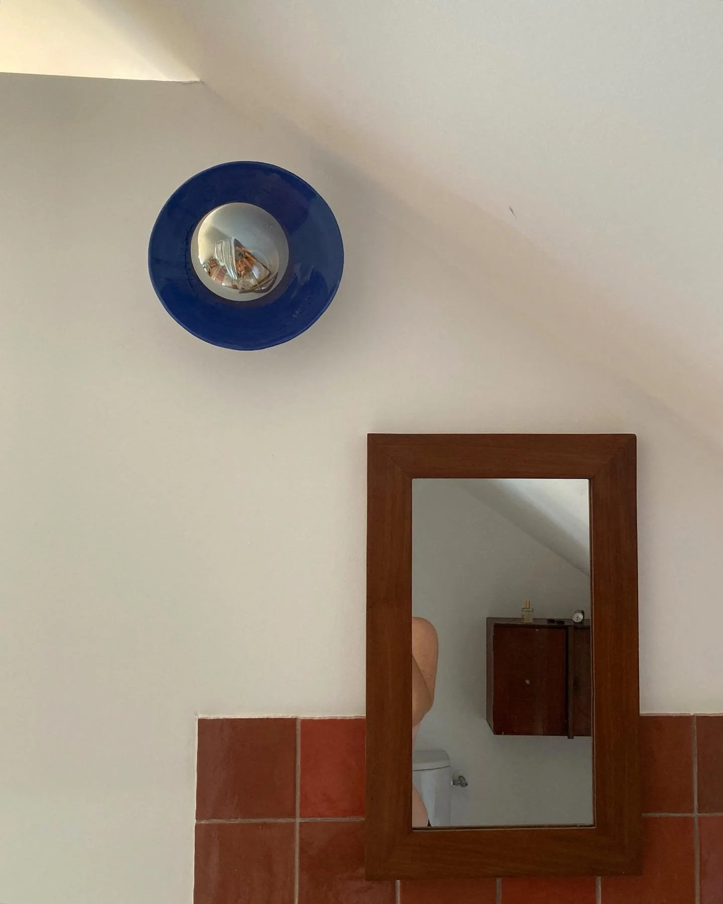 Applique murale en porcelaine bleue
.
.
.
#interiordesign #ceramics #ceramicartist #homedesign