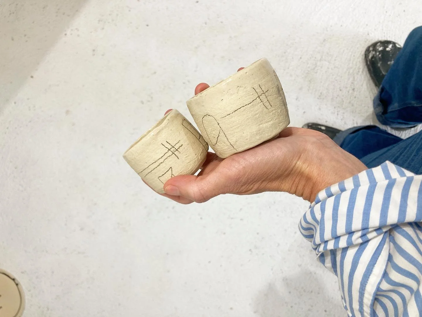 Paper clay Ceramic pencil
Available in France soon - mid-December PopUp at the workshop
#chissey-en-morvan
 
.
.
.
#ceramica #ceramique #ceramics #poterie #ceramicpencil #ceramicart #ceramicstudio #chisseyenmorvan #morvan