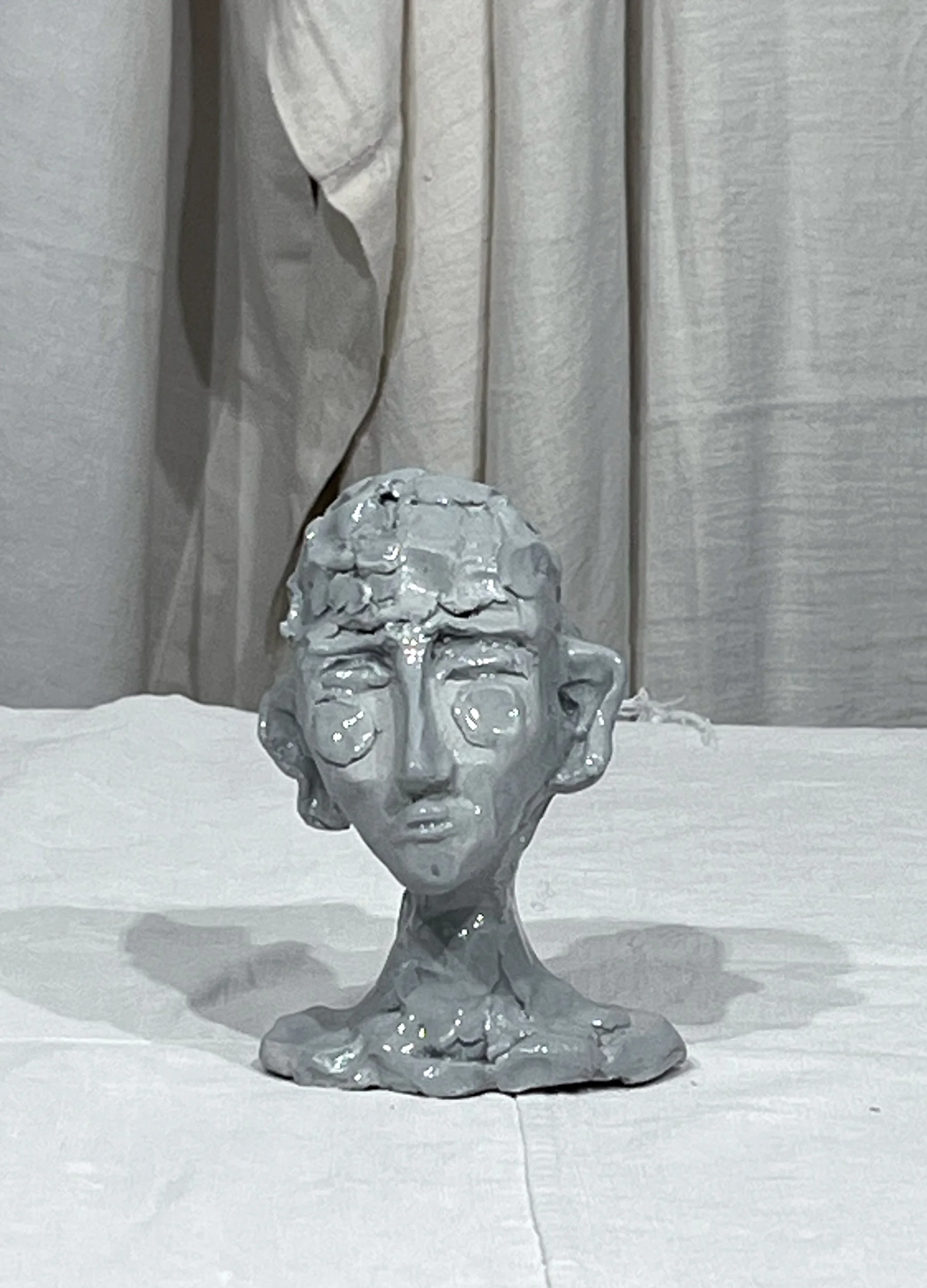 Porcelain sculpture "Les têtes pensantes", Grise