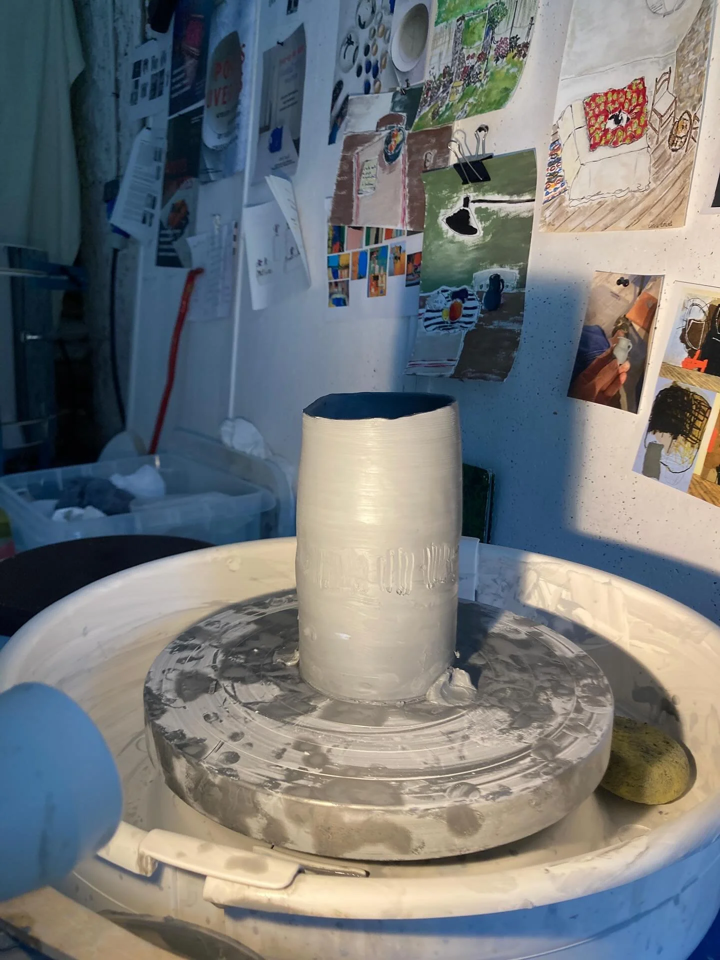 On se voit d&rsquo;ici qqs jours 🗓️Ce weekend en Sa&ocirc;ne-et-Loire: POAA (Portes Ouvertes des Ateliers d&rsquo;Artistes) Organis&eacute; par le r&eacute;seau d&rsquo;art contemporain @seizemille_artcontemporain
🍸&Agrave; l&rsquo;occasion, j&rsqu