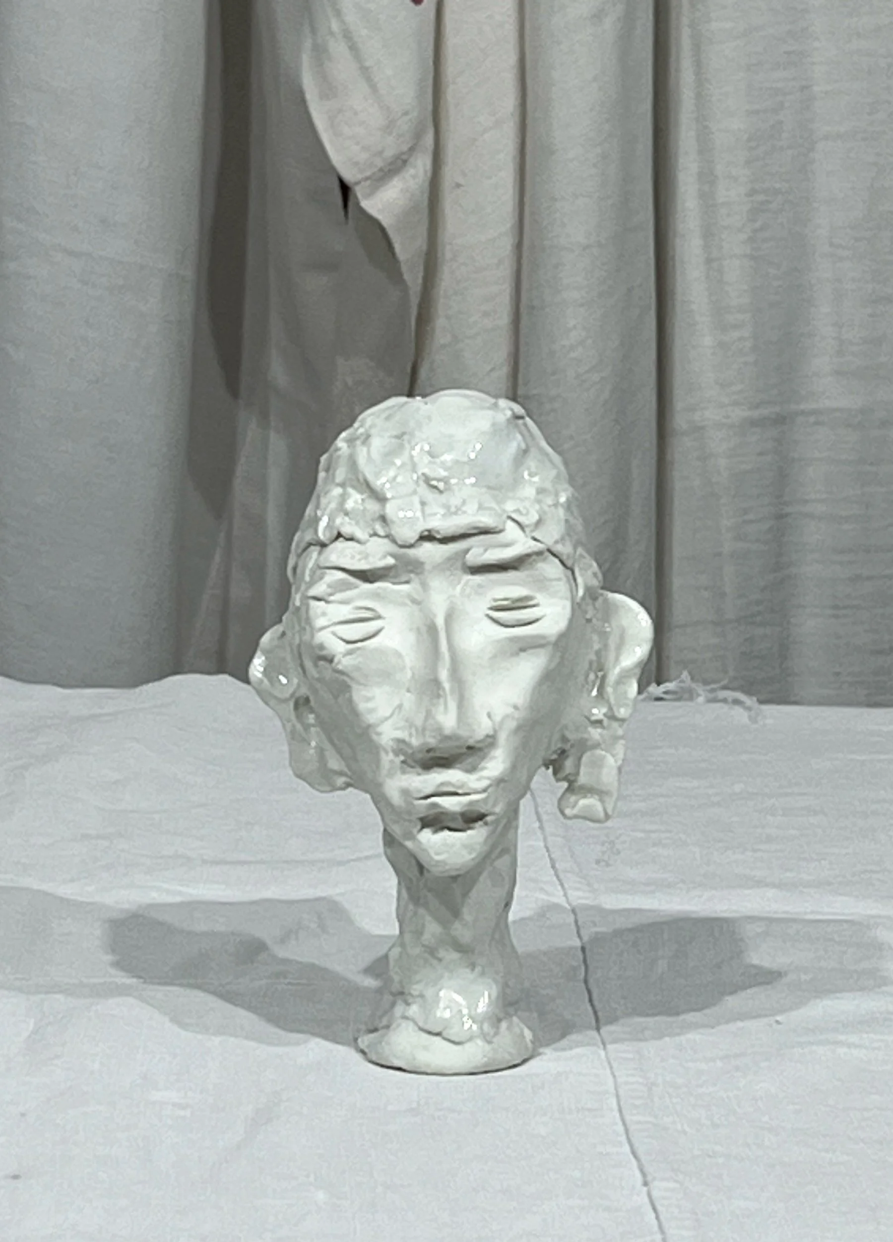 Porcelain sculpture "Les têtes pensantes", Blanche