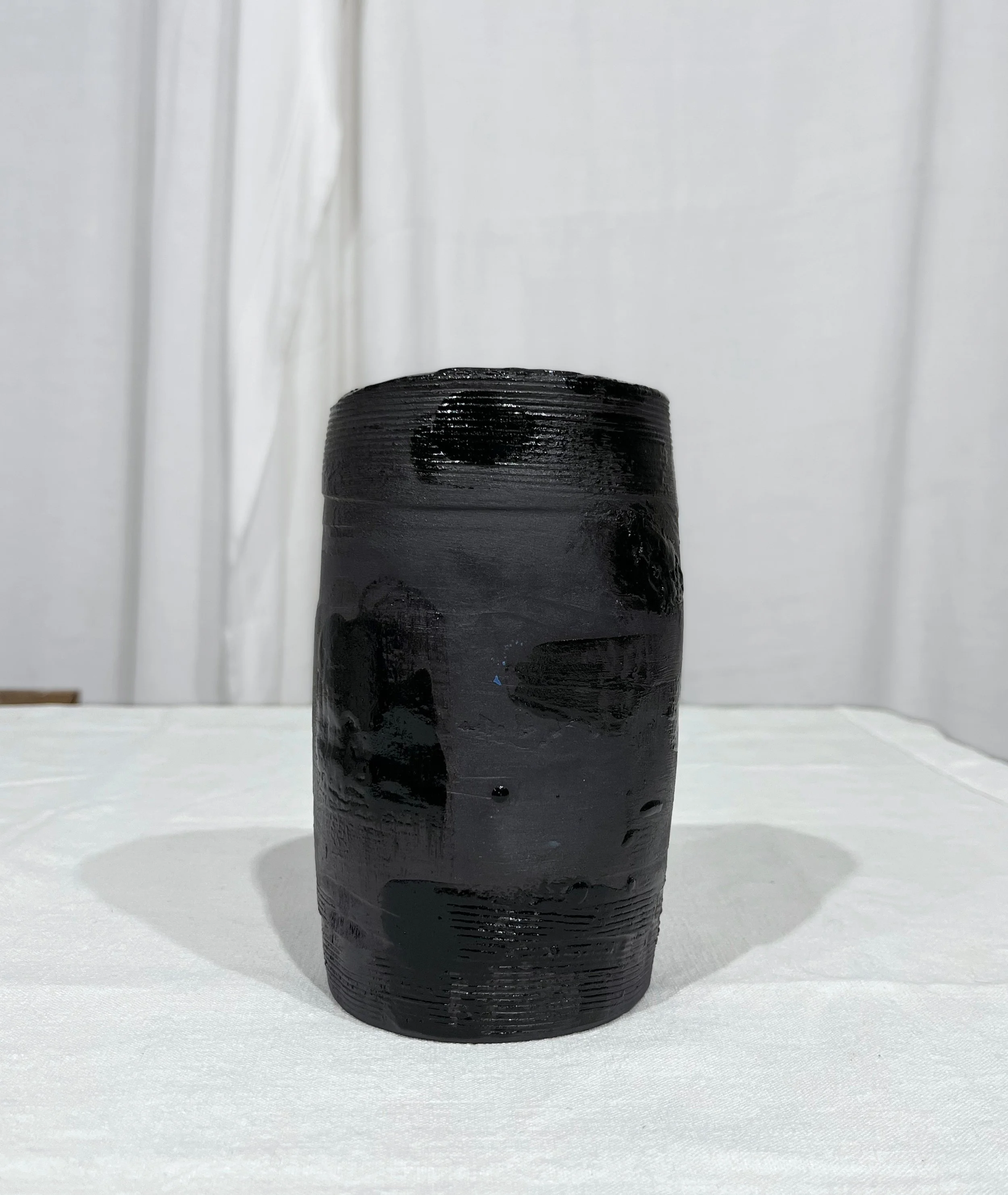 Les vases approximatifs. Le noir.