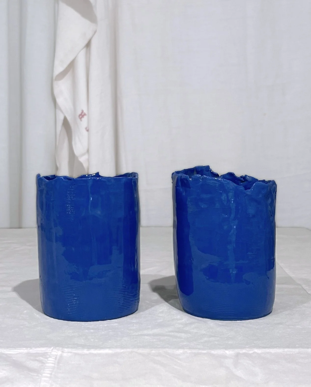 Les vases approximatifs. Handmade porcelain blue vase.