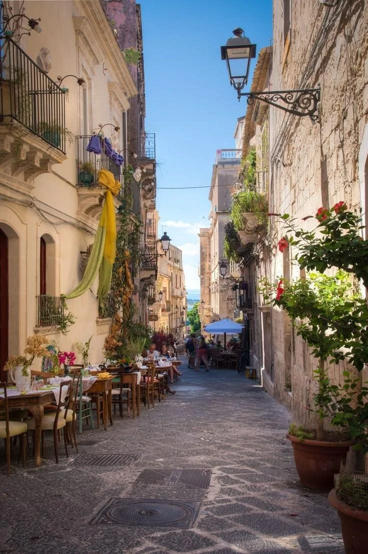 Sicily_Streets_tree.jpeg