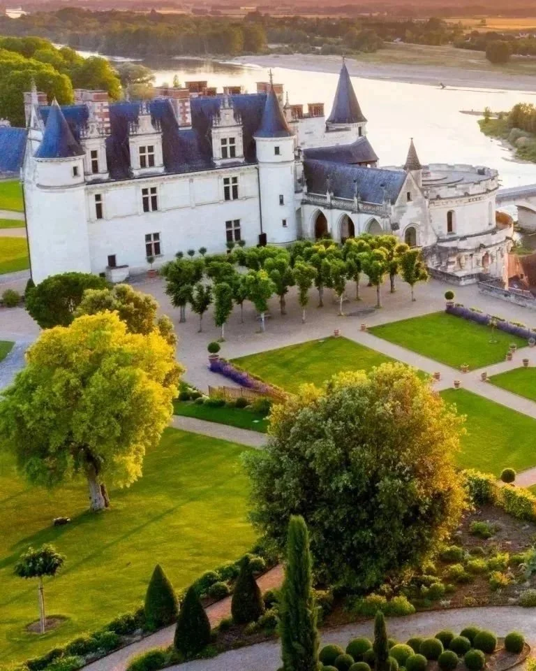 Chateau_royal_Amboise_Touraine_Loire.jpg