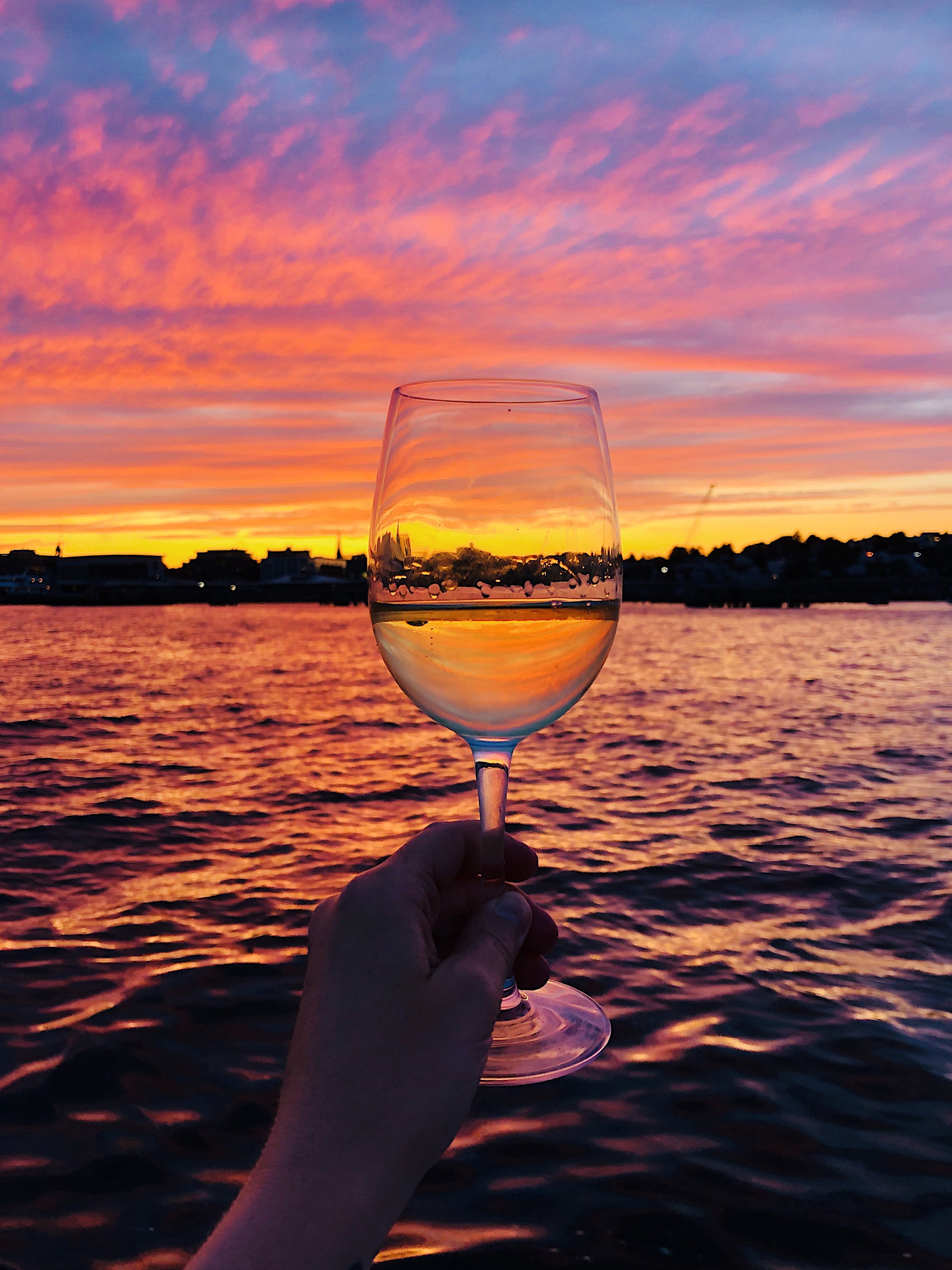 orange_purple_white_glass_wine_wise_events_wine_sail_winesail_sunset.jpg