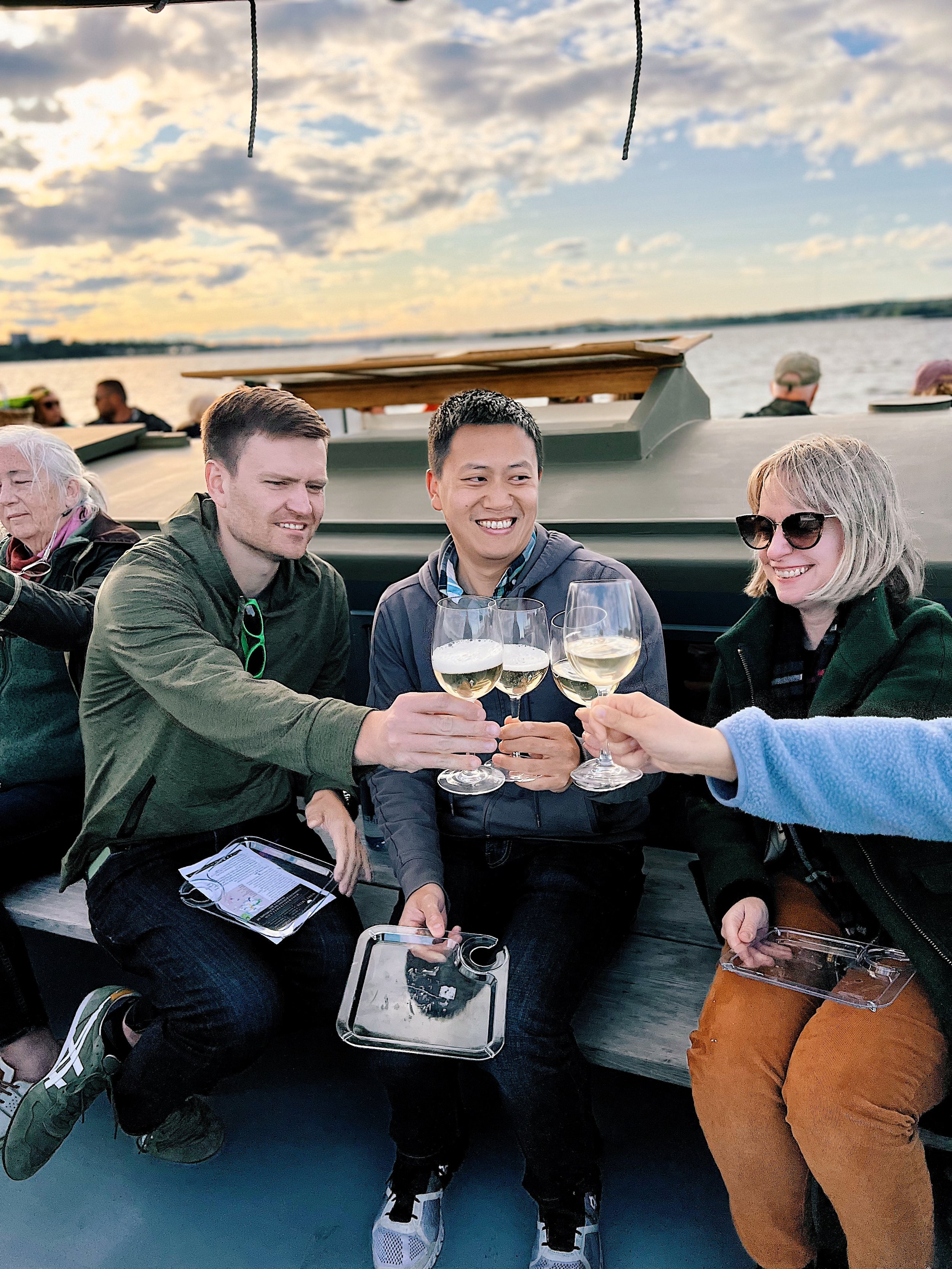 wine_wise_sail_portland_maine_oysters_sparkling_champagne_pour_cheers_people_diversity.jpg