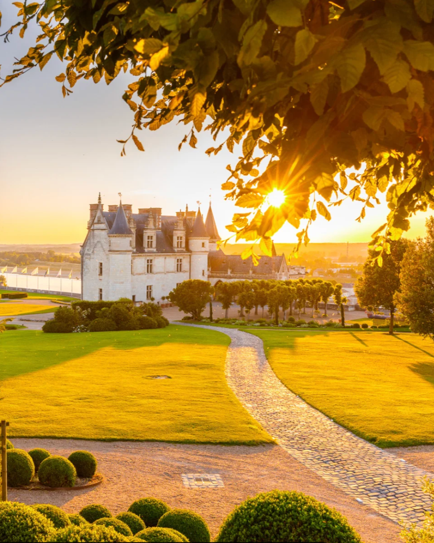 Loire_castle_sunset_.png