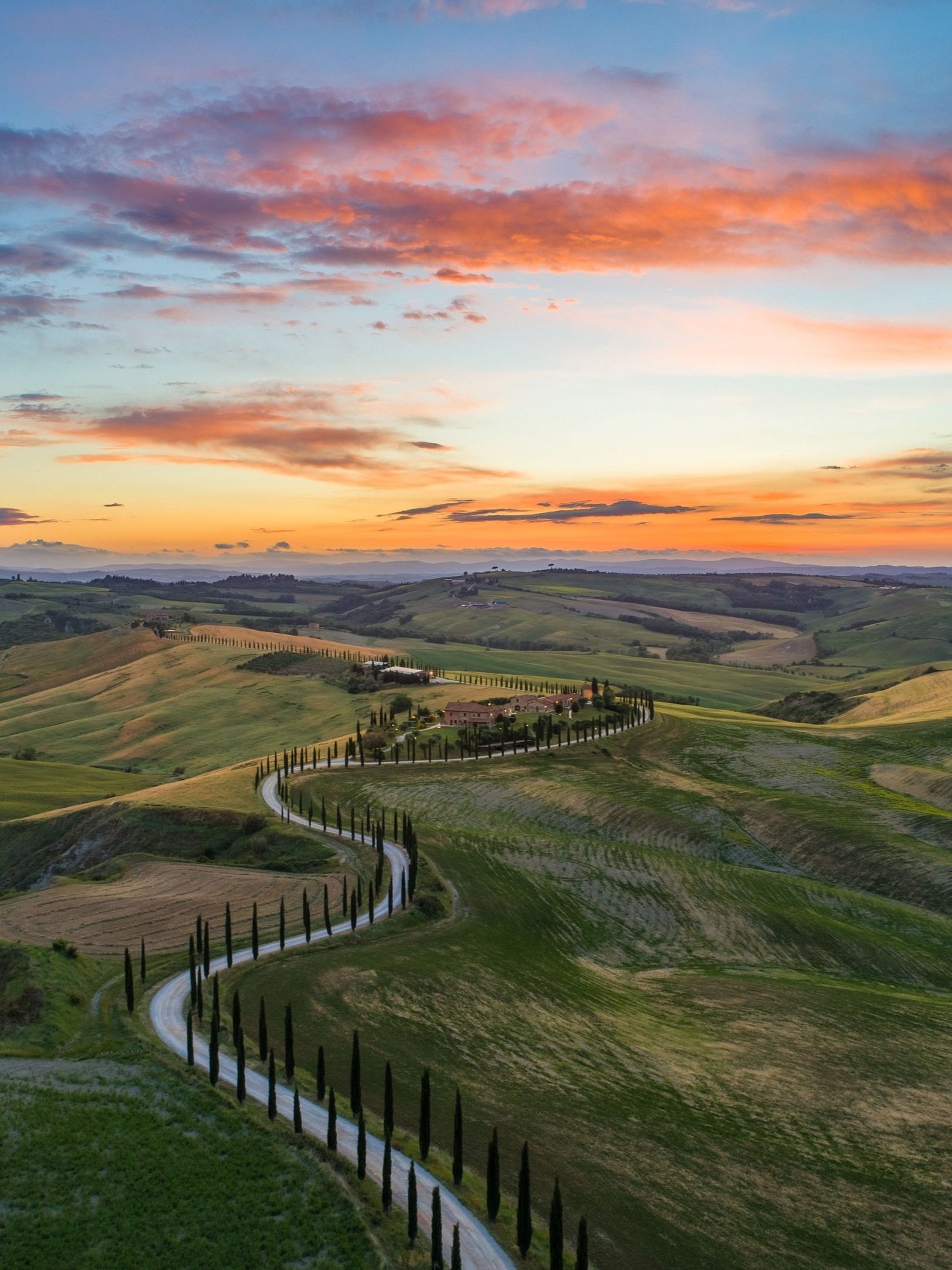 Tuscany_unsplash_luca-micheli-r9RW20TrQ0Y-unsplash.jpg
