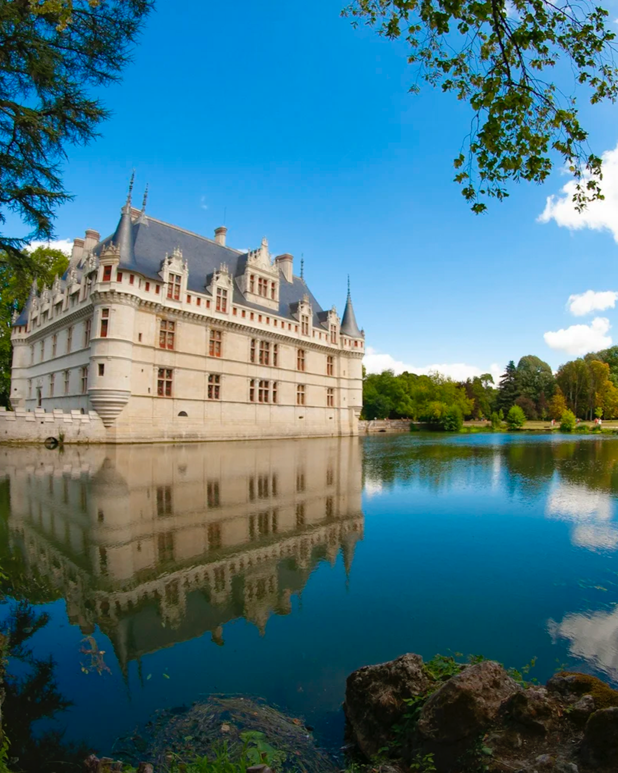 Loire_castle_blue_france.png