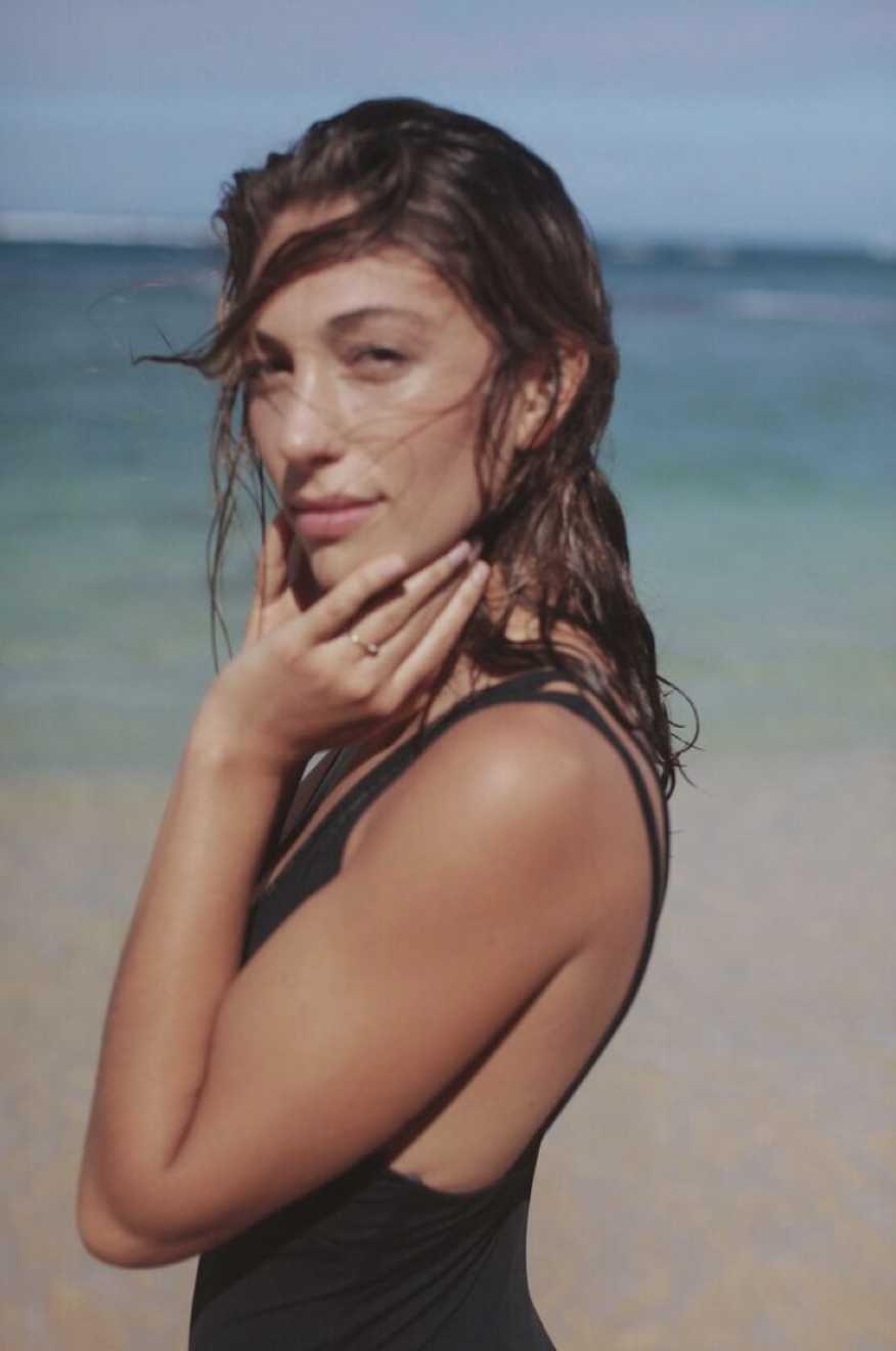 DANIELLE HAWAII MODEL 20.png