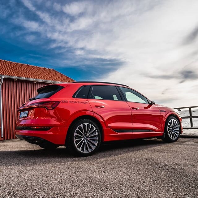 En k&ouml;rupplevelse p&aring; en helt ny niv&aring;!
Ta chansen att uppleva en E-tron, boka din provk&ouml;rning redan idag.
&bull;
&bull;
&bull;
#audi #quattro #bilabkung&auml;lv #etron
#audisverige 📸@jjungebrant