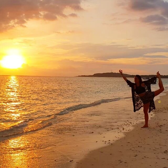 &lsquo;Nothing can dim the light that shines from within&rsquo;.
~Maya Angelou
&bull;
&bull;
Happy Summer Solstice &amp; International Yoga Day to you. Keep shining your light.☀️🙏🏽
&bull;
&bull;
#keepshiningyourlight #summer #solstice #internationa