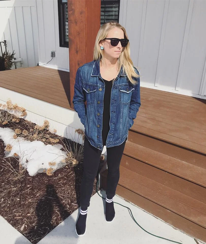 Love these sunglasses, earrings, and shoes!