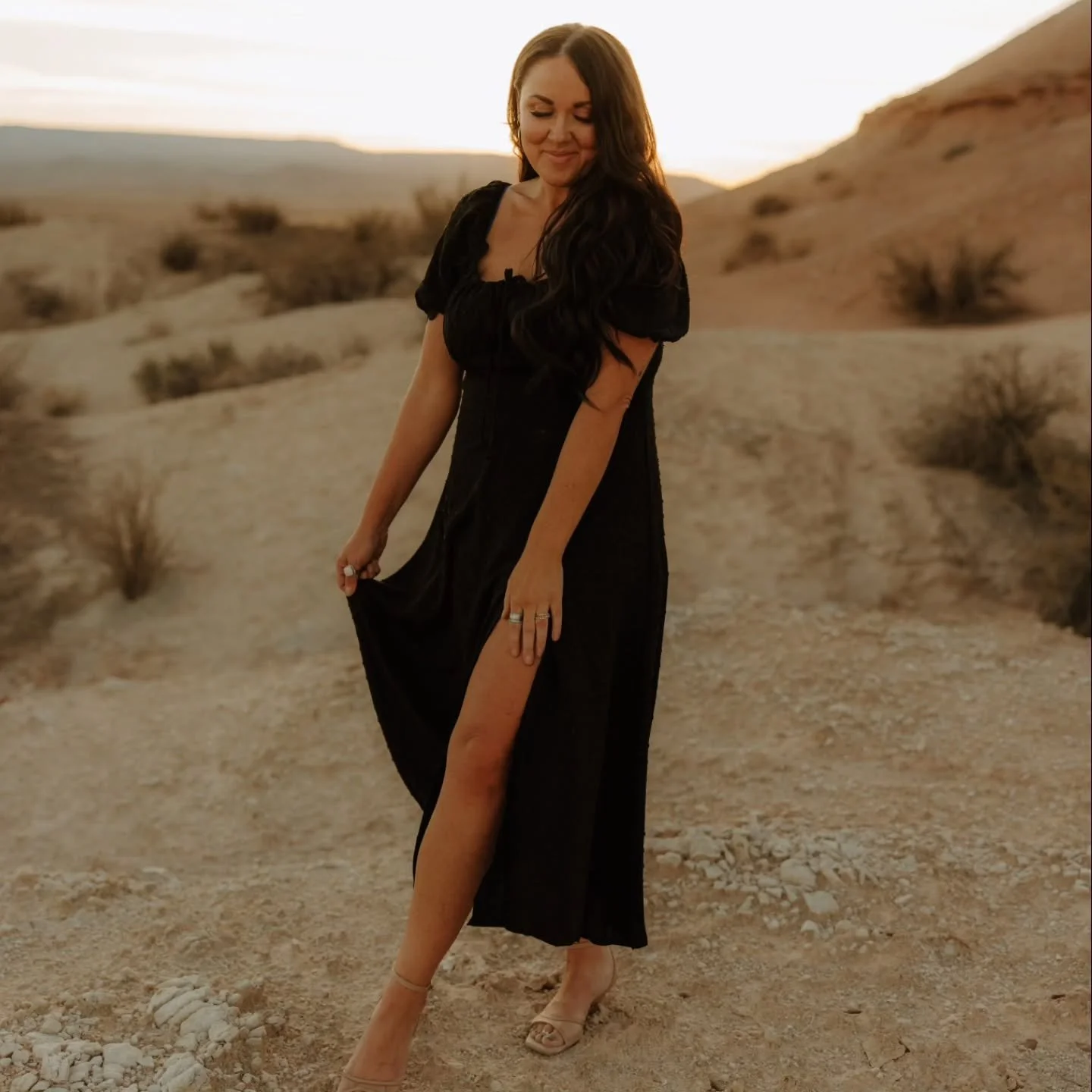 Some days it feels like I&rsquo;m being pulled in a hundred directions at once.😮&zwj;💨
Being a mom.✨️
Being a photographer.📸
Being a business owner who carries everyone&rsquo;s expectations on her shoulders.
I want to be fully present for my kids 