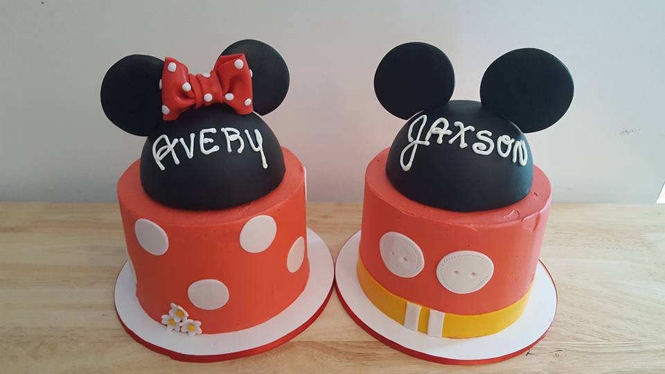minnie mickey cakes.jpg