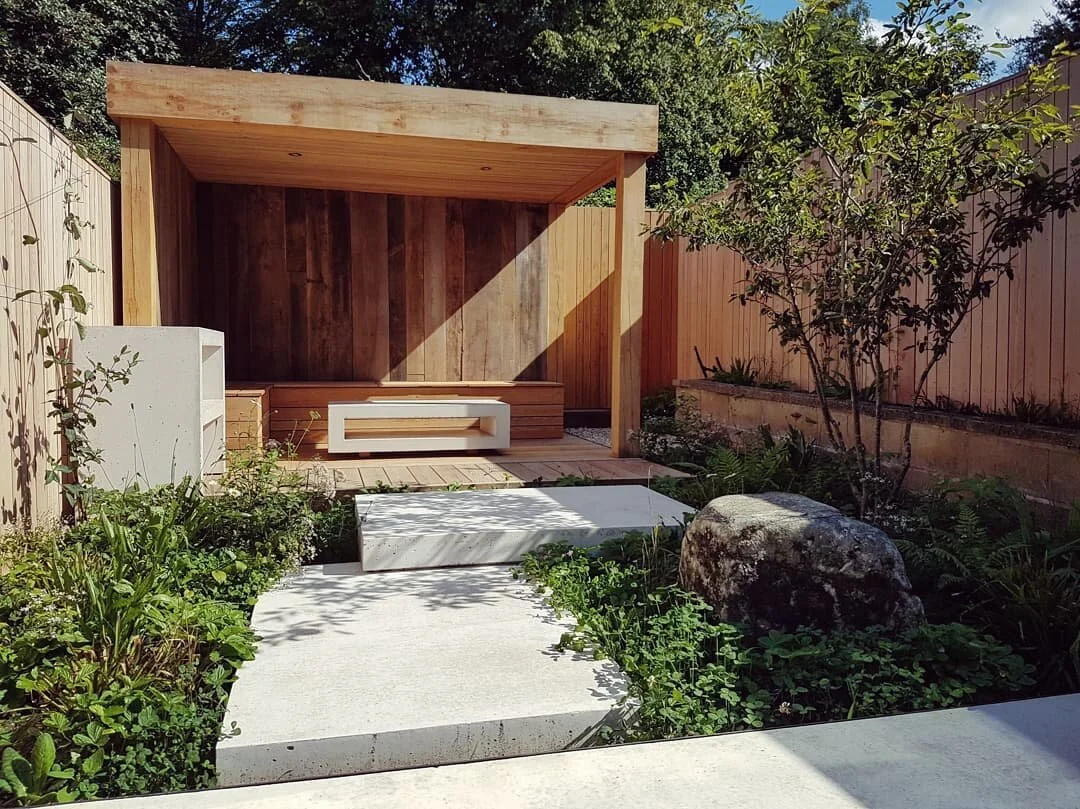 CEMENT FREE?

This summer's forray into the unknown- creating an entire garden, full of cast concrete features using zero cement 🤔.

Although a small garden this project gave us the perfect opportunity to explore a ground breaking cement free produc