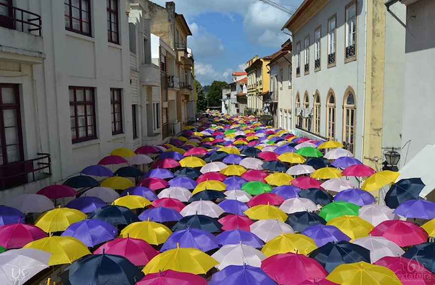 floating-umbrellas-agueda-portugal-2014-13.jpg