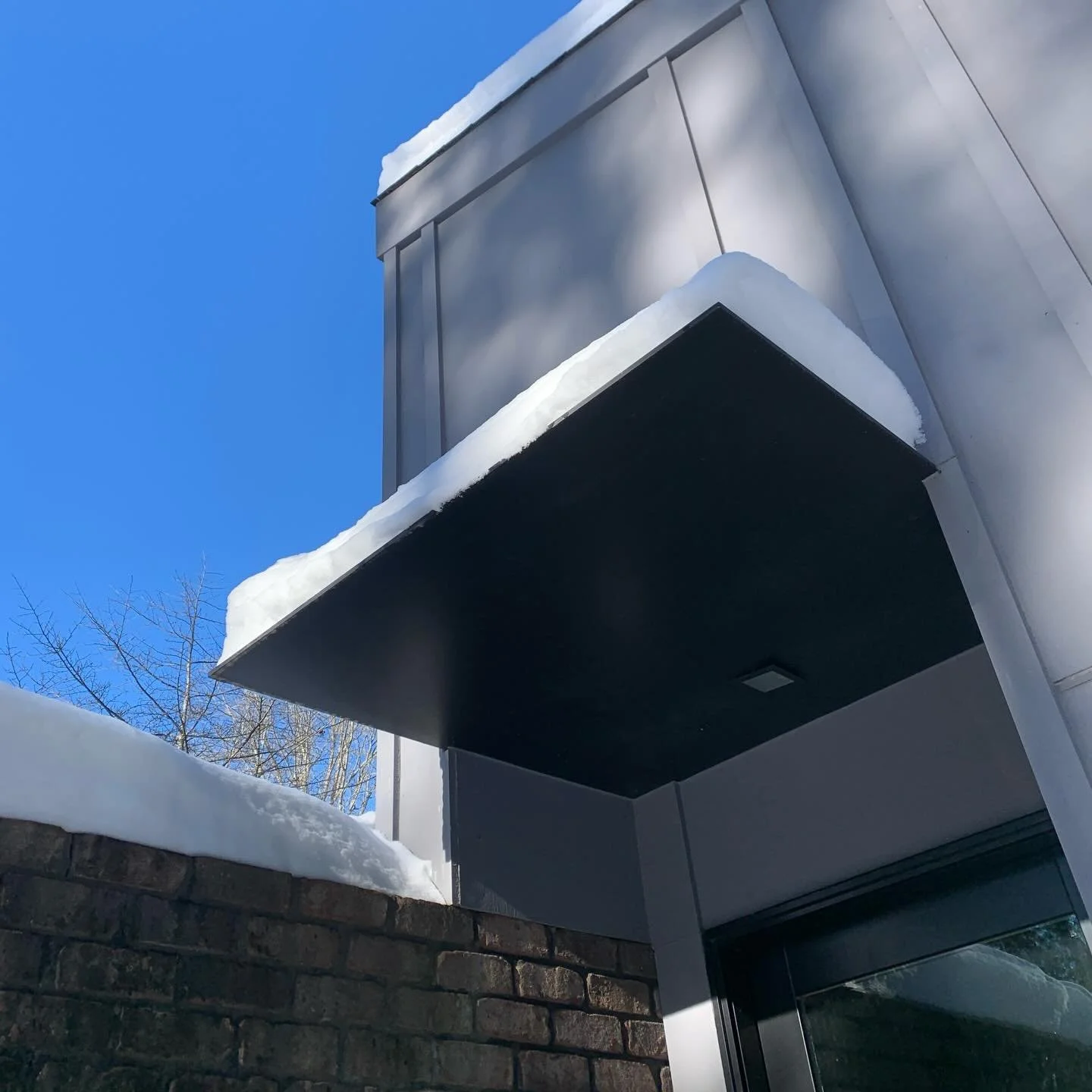 We got you covered! Enough to stick your head out and decide you should remain cuddled up inside, enjoying another hot toddy for just another day! The world shall wait!
..
slideshow: #entrywaydesign #modernhome #luxuryliving