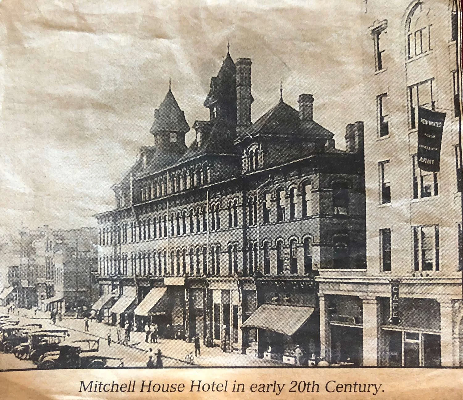 Mitchell House Hotel in early 20th Century; home to Trolly's Designer Fabrics, LLC (2018)