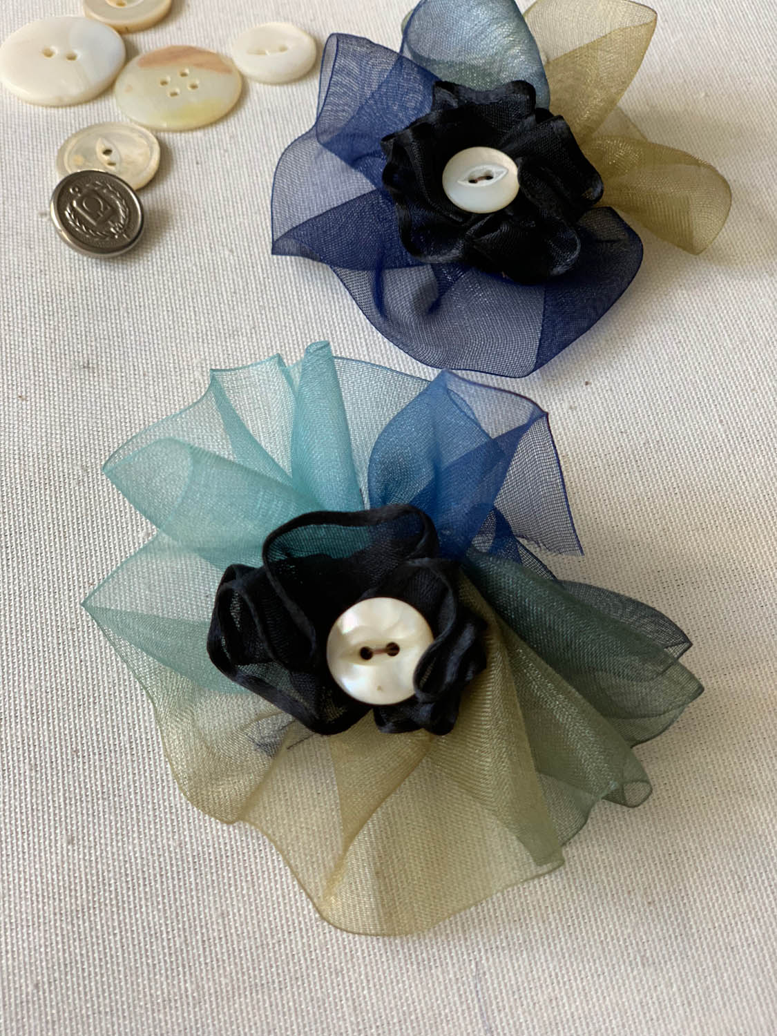 6a-closeup-photo-of-finished-ribbon-flowers-with-buttons.jpg