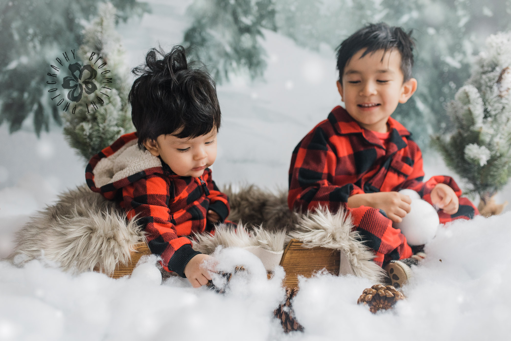 Siblings playing in winter holiday minis session
