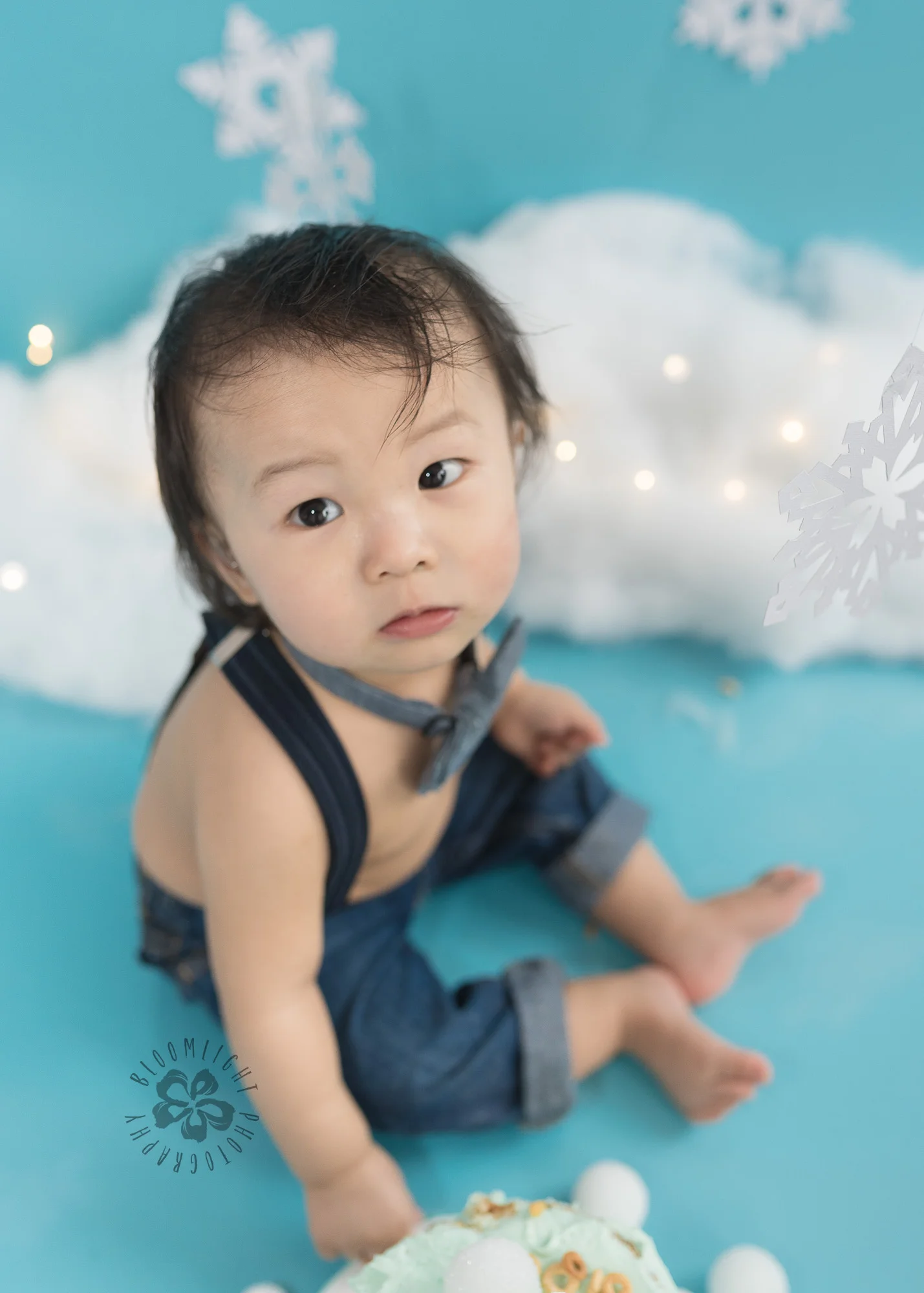 Toronto-North-York-baby-birthday-cake-smash-winter-snowflake-theme-photography (8).jpg