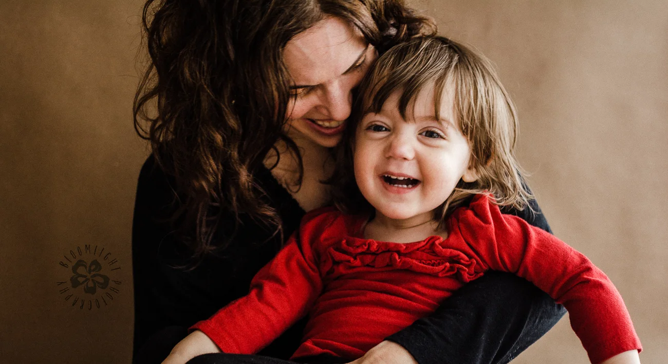 lovely picture of mommy and me mini session in Toronto
