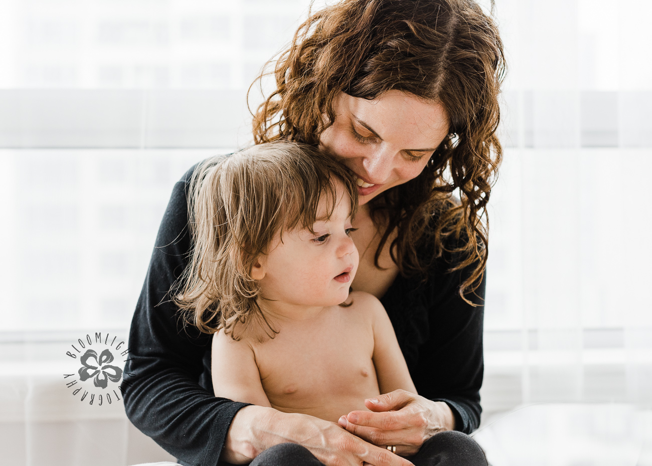 lovely-moment-baby-mom-home-picture