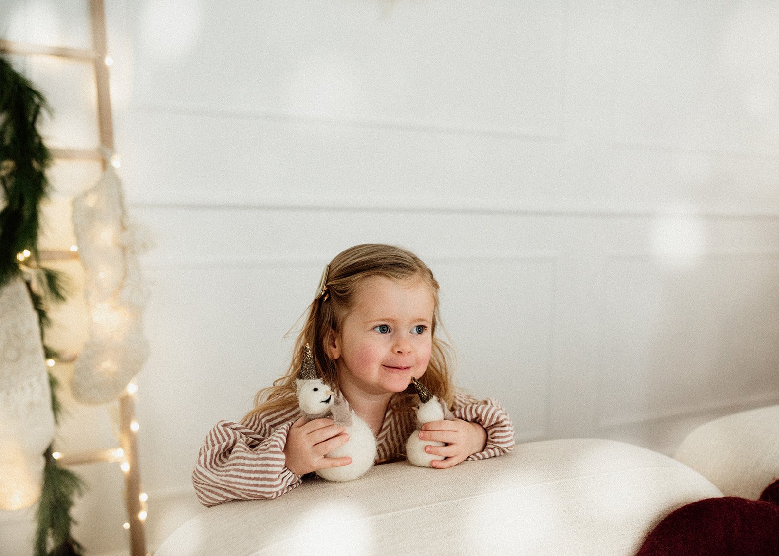 picture of blonde little girl by Toronto lifestyle photographer in Christmas set up