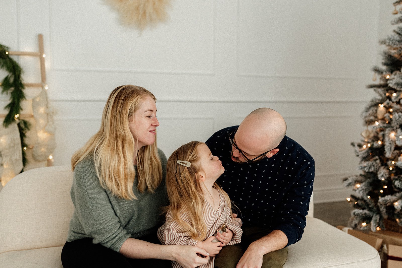 Christmas family photo in a simple and minimalistic design in toronto