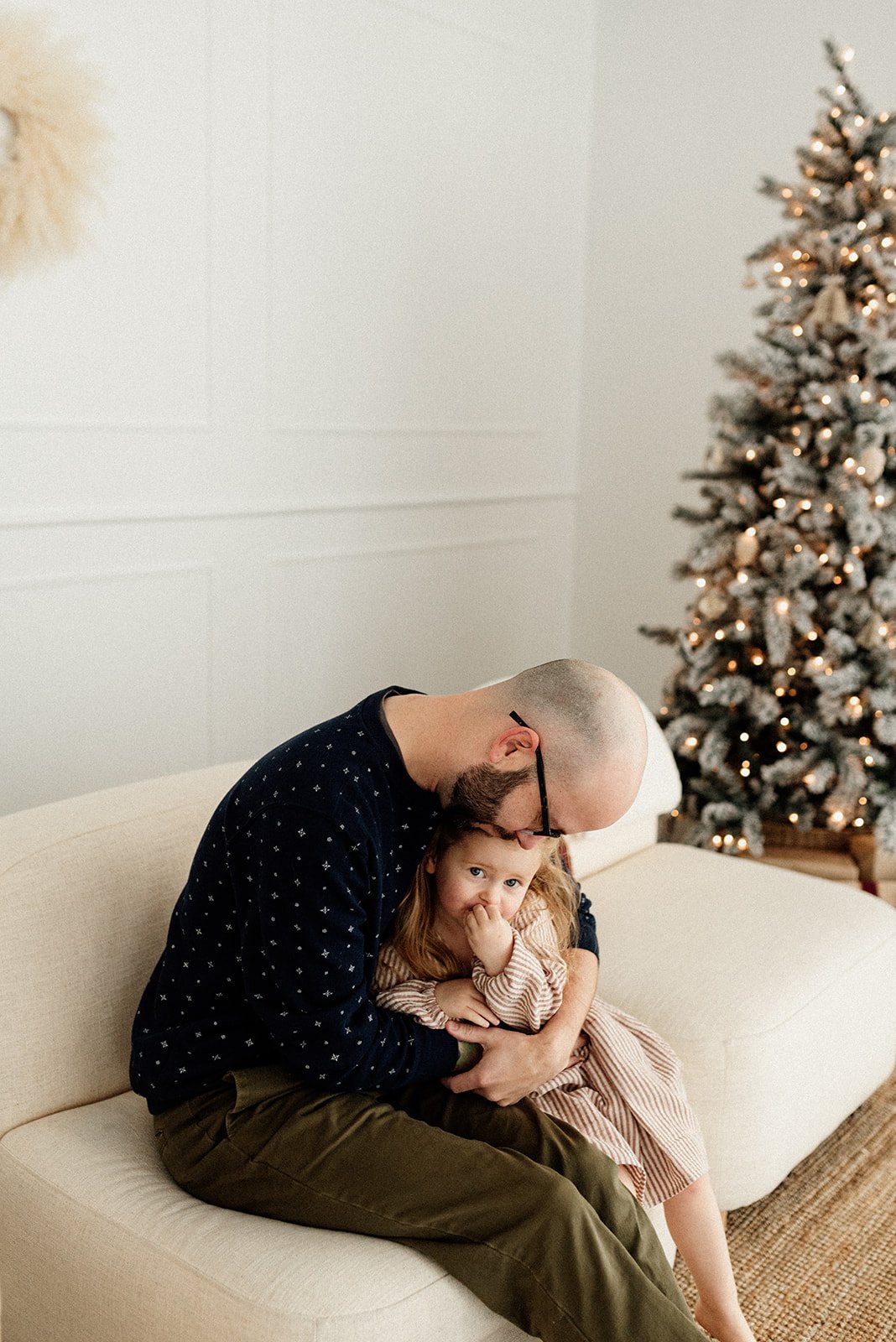 daddy and little daughter photography in Toronto summerset studio