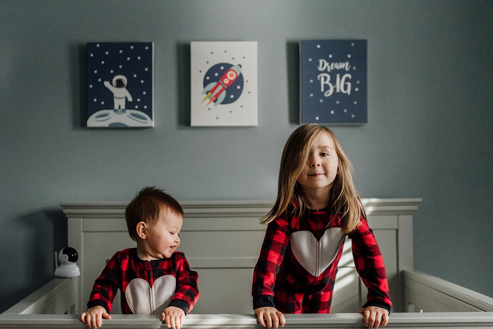 Children playing in the crib 