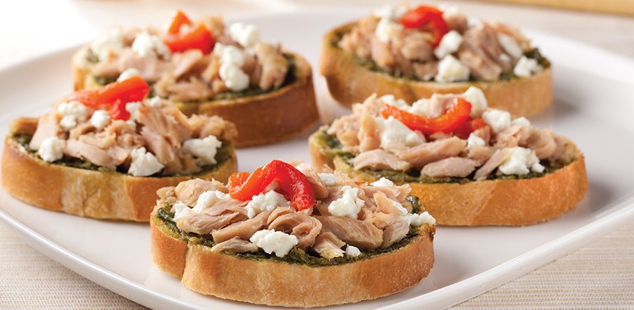 Roasted Garlic Tuna Pesto Crostini