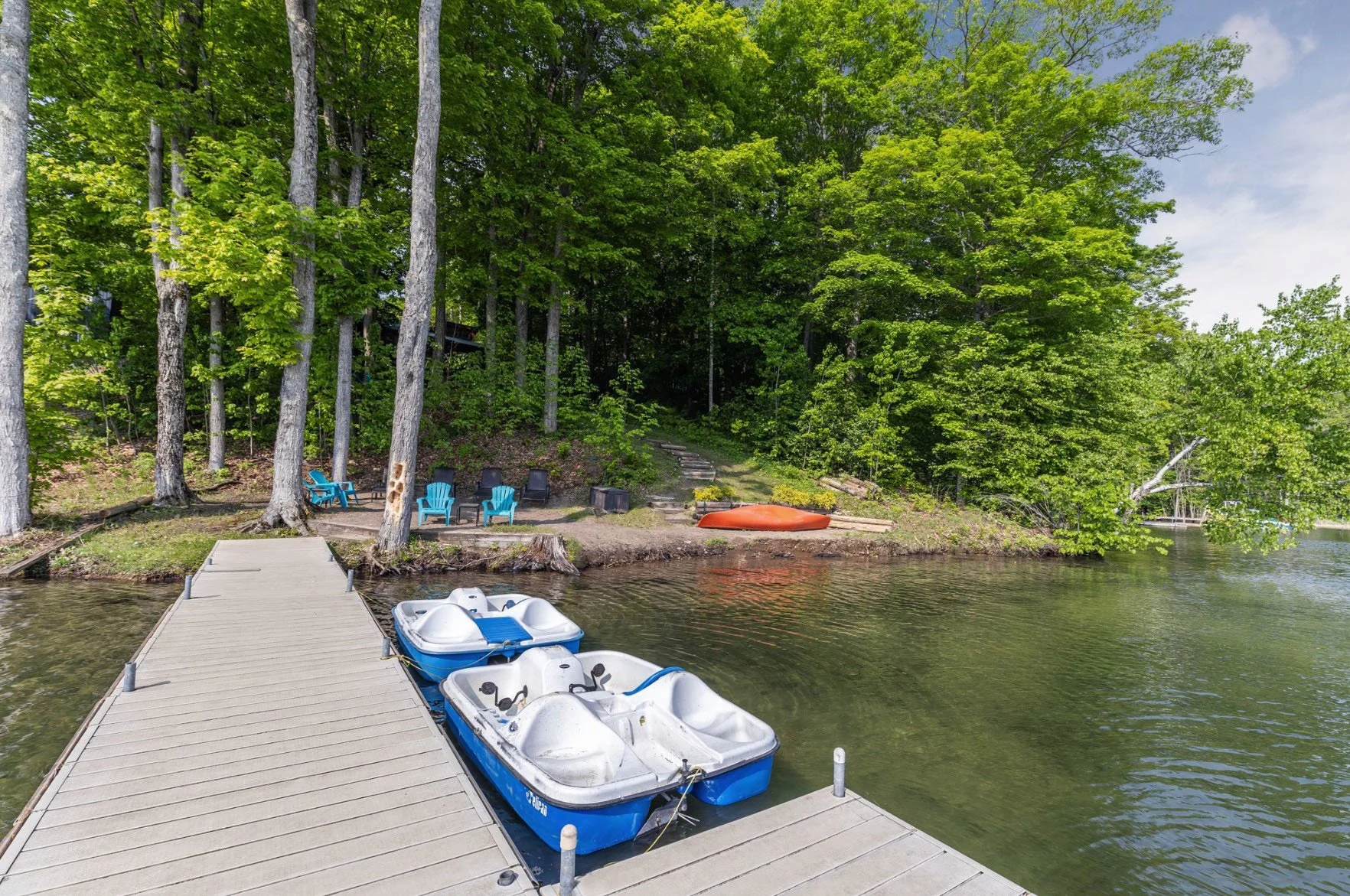 PEDAL BOATS & CANOE PROVIDED