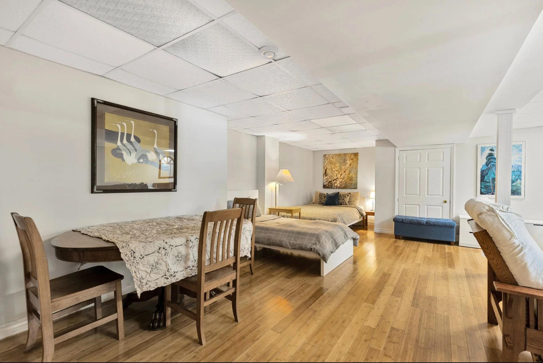 BASEMENT LOUNGE & SLEEPING