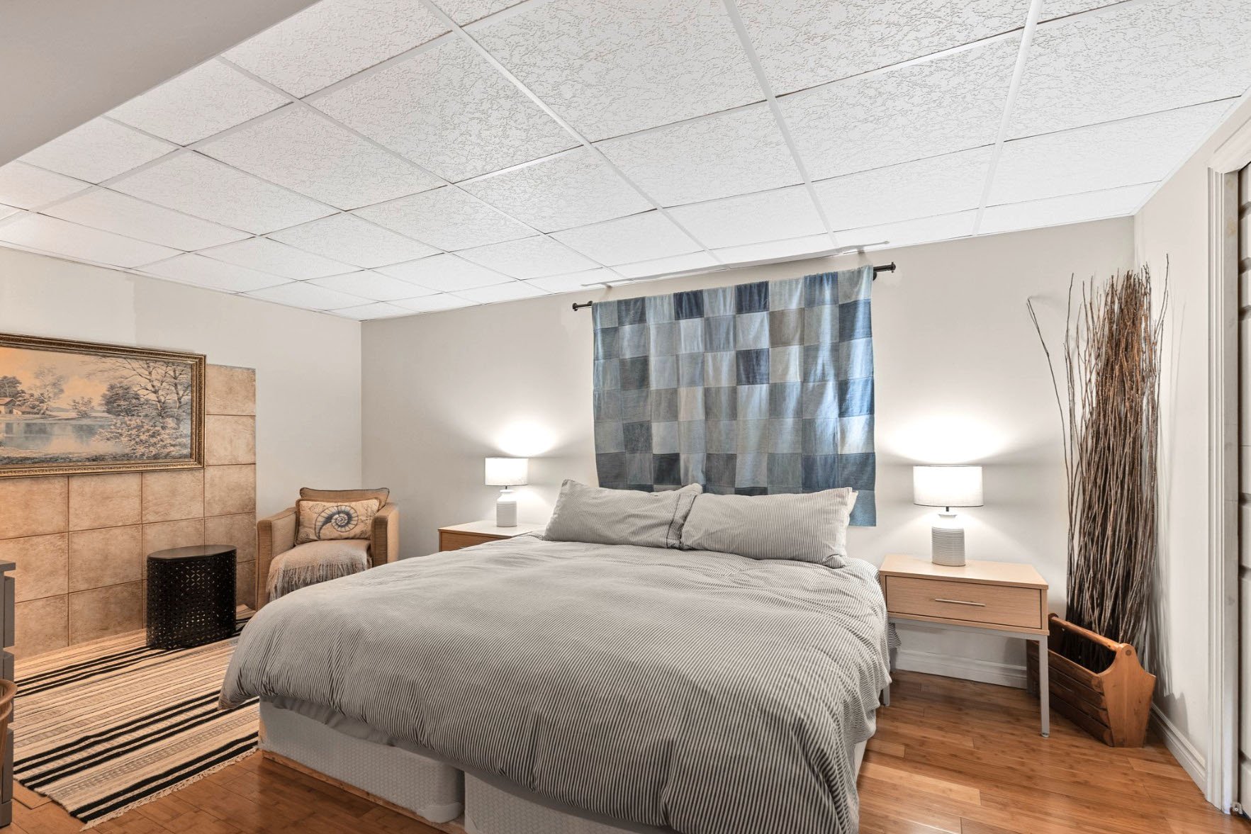 BEDROOM No.4 - KING BED