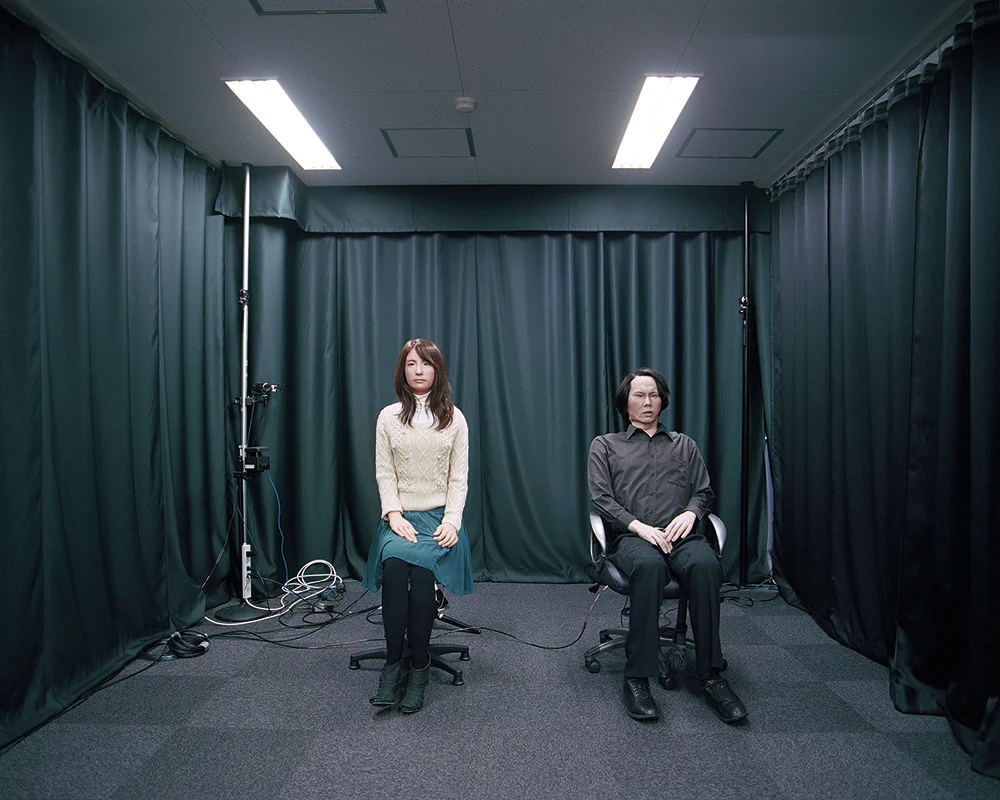 Geminoid-F & Geminoid HI-4 , 2015 Hiroshi Ishiguro Laboratories, ATR
