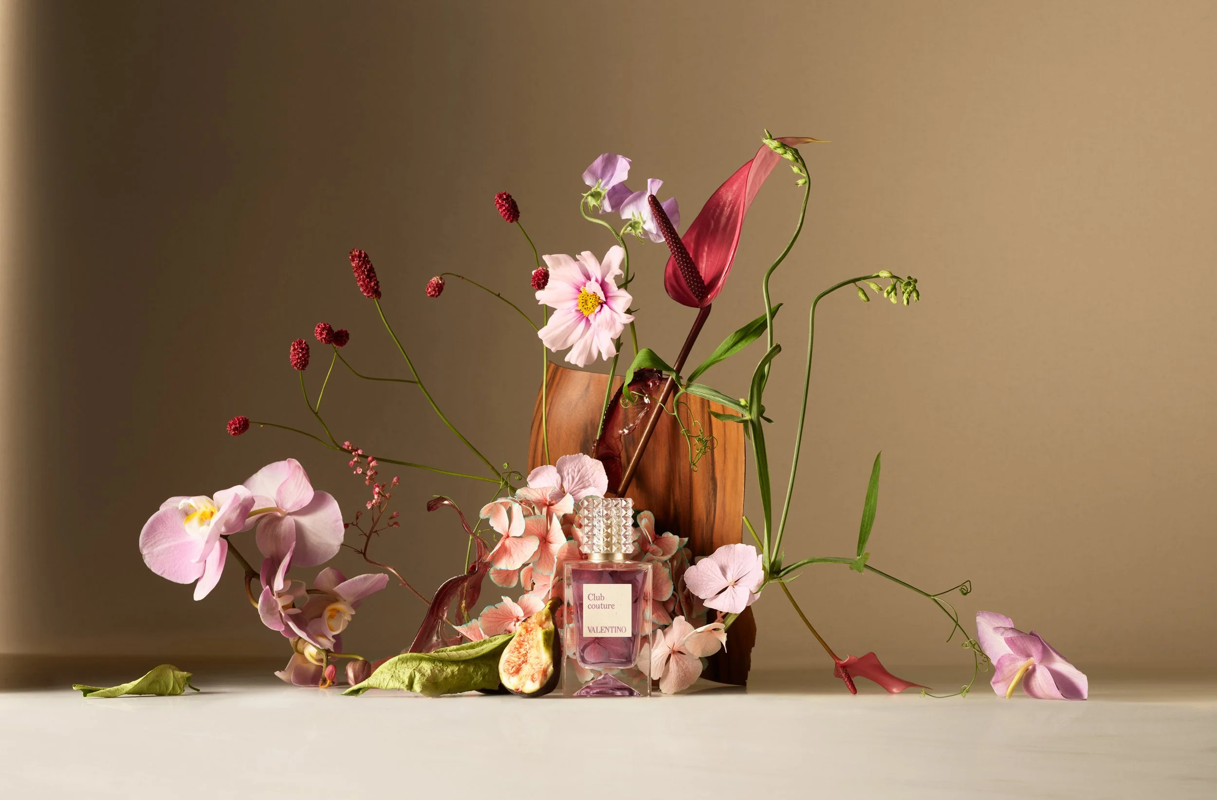 vlt_frag_collection_launch 24_dmi_bouquet club couture bottle_full format_RVB.jpg