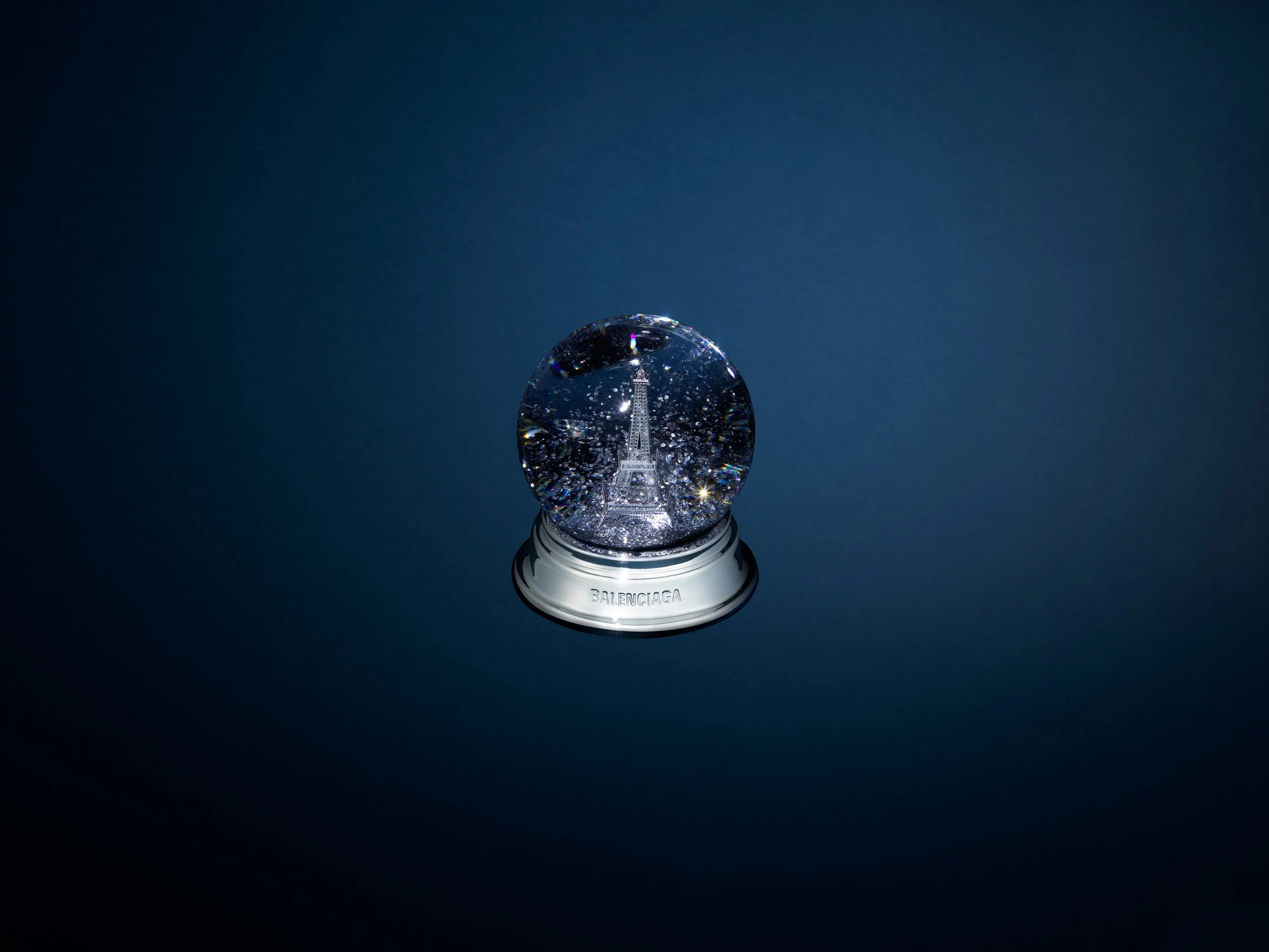BALENCIAGA_STILL_LIFE_EOY_SNOWBALL_0057_sRGB.jpg