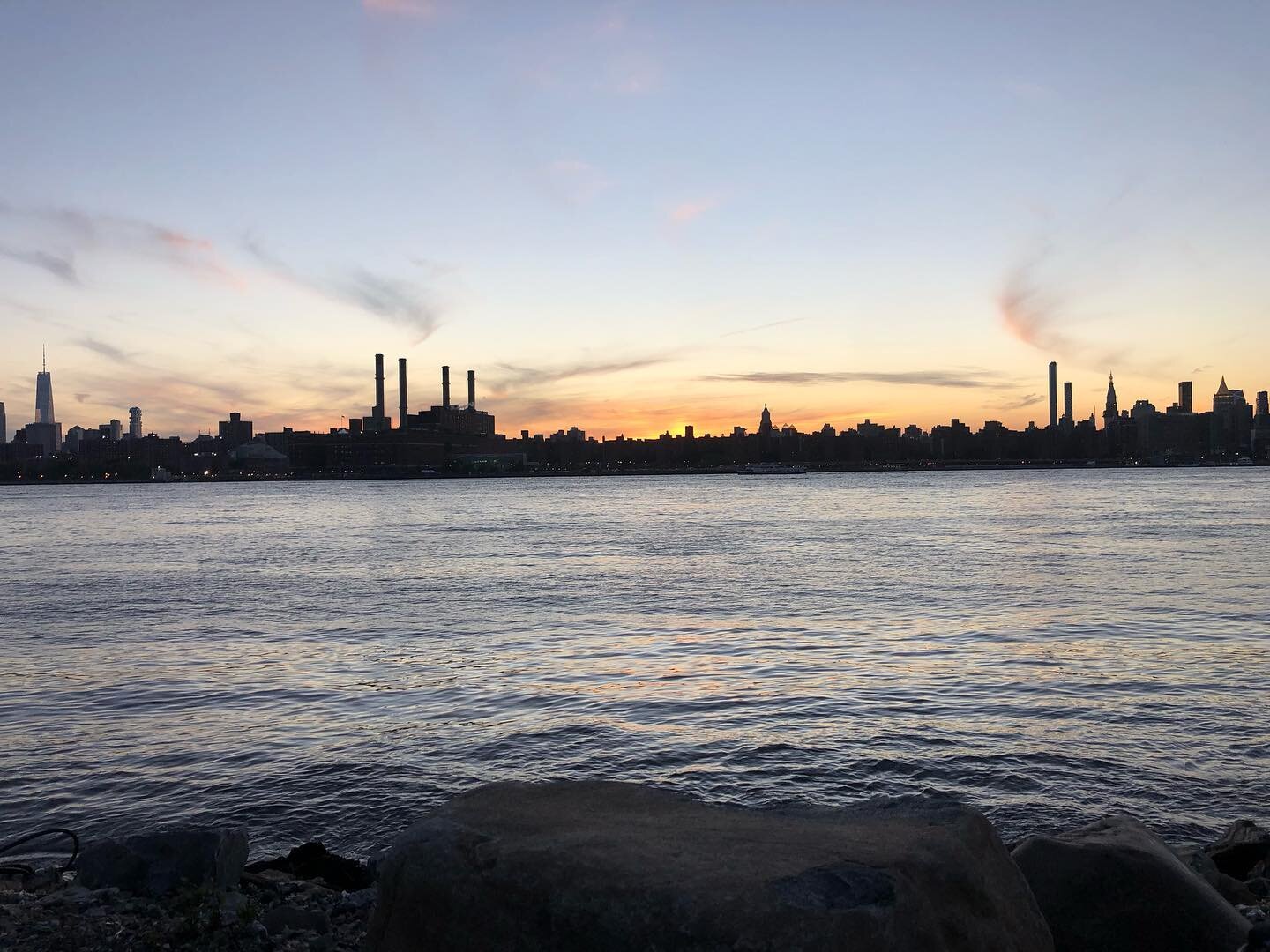 The #Manhattan #skyline from #Greenpoint, #Brooklyn.

@skyline_drivein_nyc