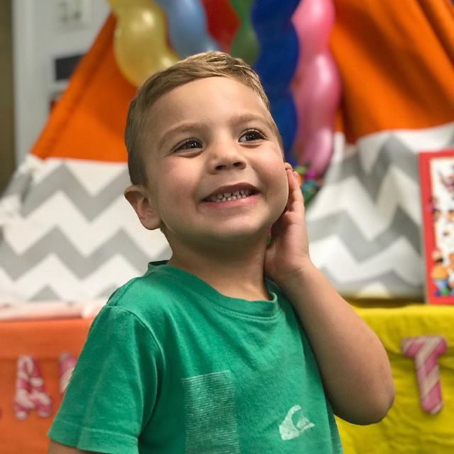 Who wants to smile like this guy today?  Join us for #worldkindnessday by coming in and painting for only $10!  ALL DAY UNTIL 6pm #comebehappywithus #teachkindnessearly #littlefriendspaintroom #youngartistspace