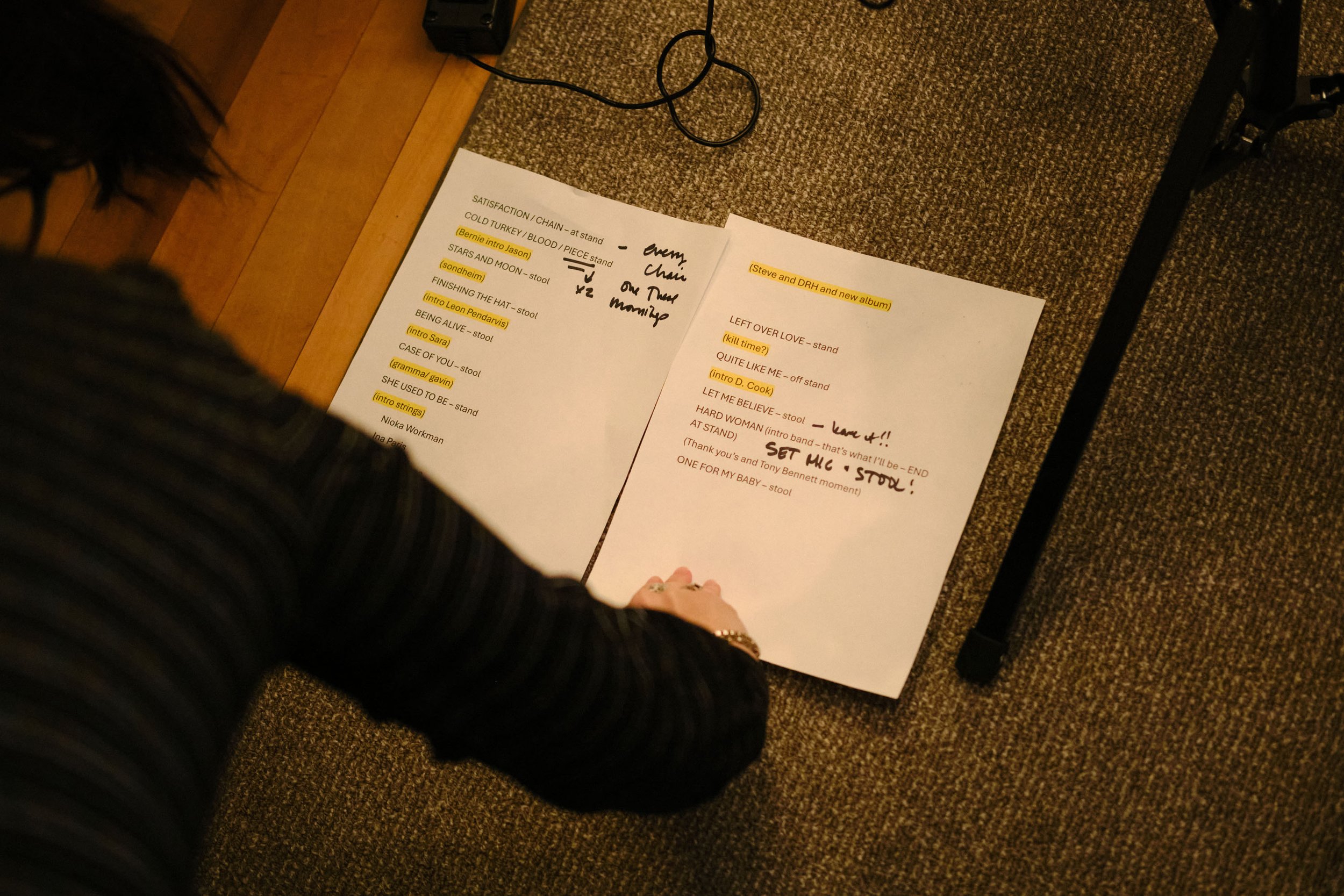  A set list on the floor of Shoshana’s dressing room. 