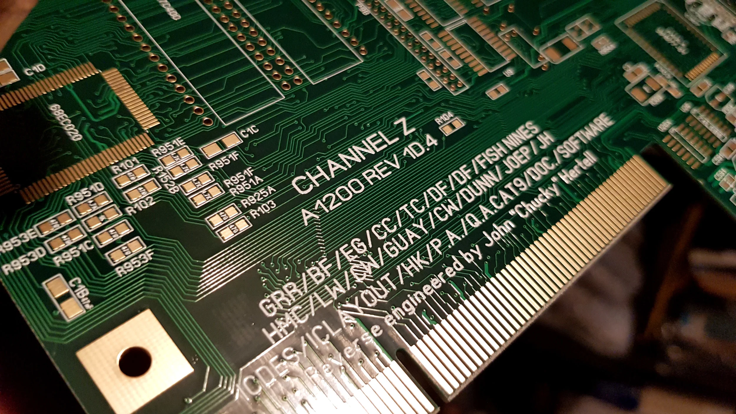 RB_1D4_Mobo_edgeconn.jpg