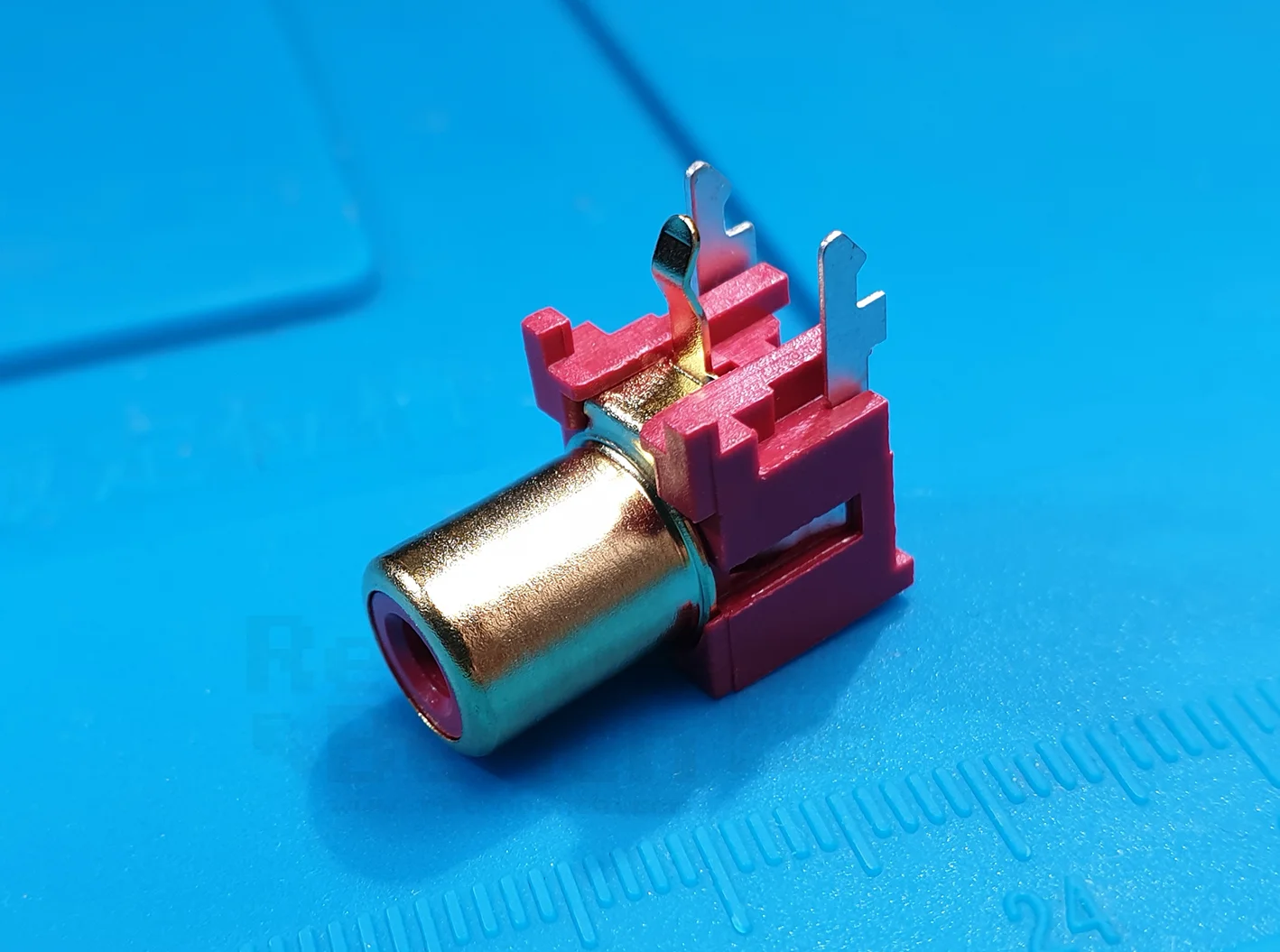 red_phono_bottom.jpg