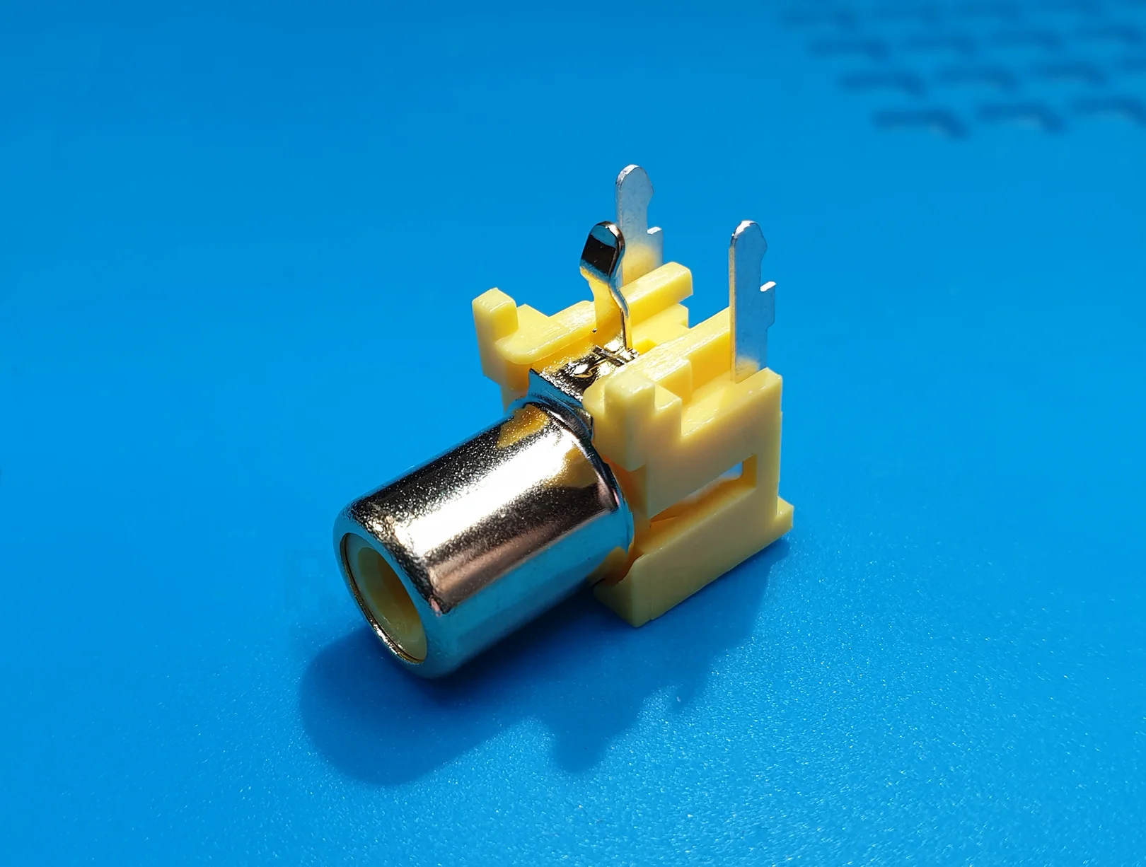 yellow_phono_bottom.jpg