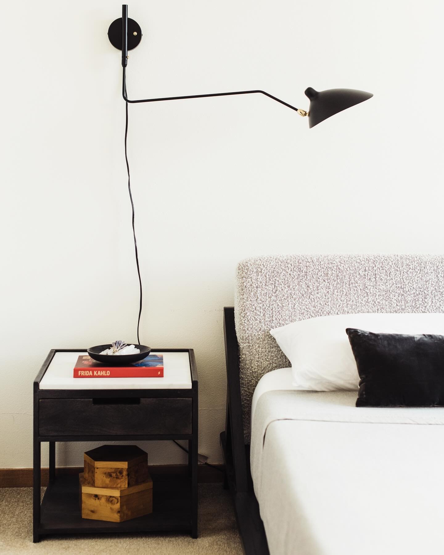 I&rsquo;m not typically one to embrace trends, but the #unexpectedredtheory is something I can get on board with&hellip;. 

Design and styling by @the_aesthetic_eclectic 
📷 @aliza.baran.photos 

#interiors #interiordesign #interiordesigner #crueltyf