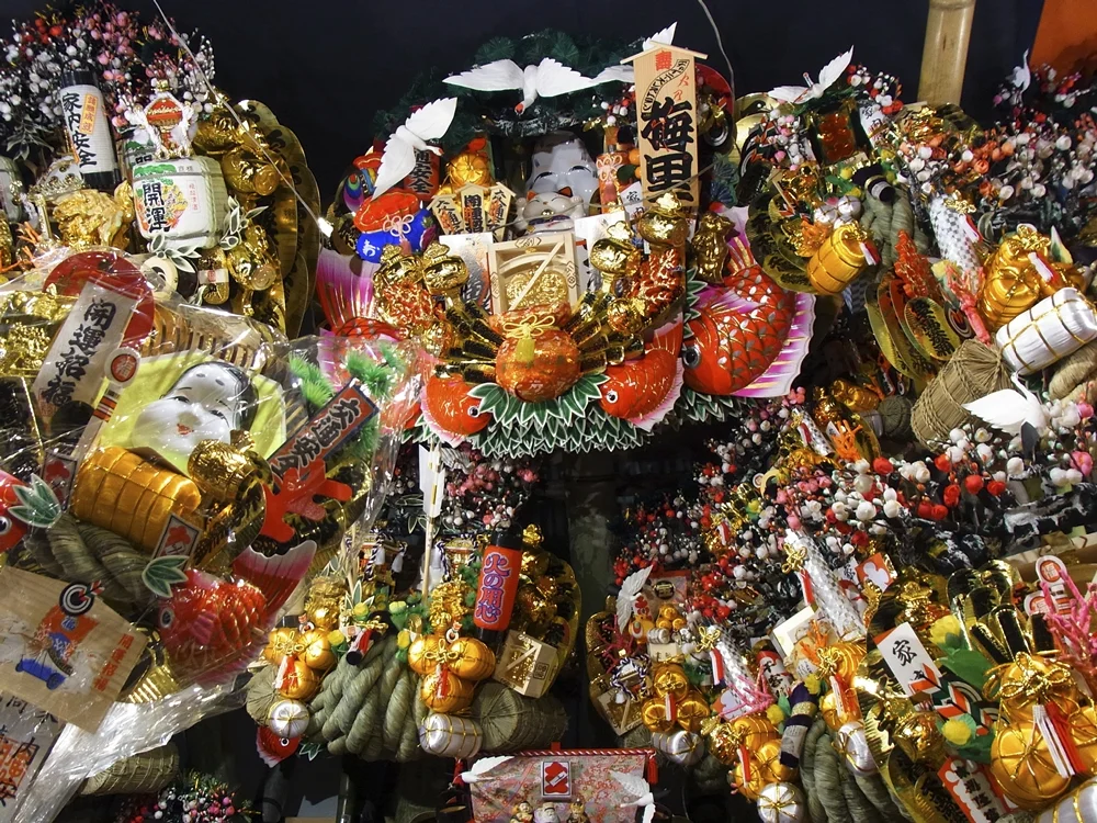 Elaborate kumade rakes at Chokokuji’s Tori no Ichi in Asakusa © TCVB