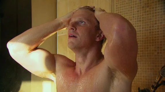sean-lowe-shirtless-shower.jpg
